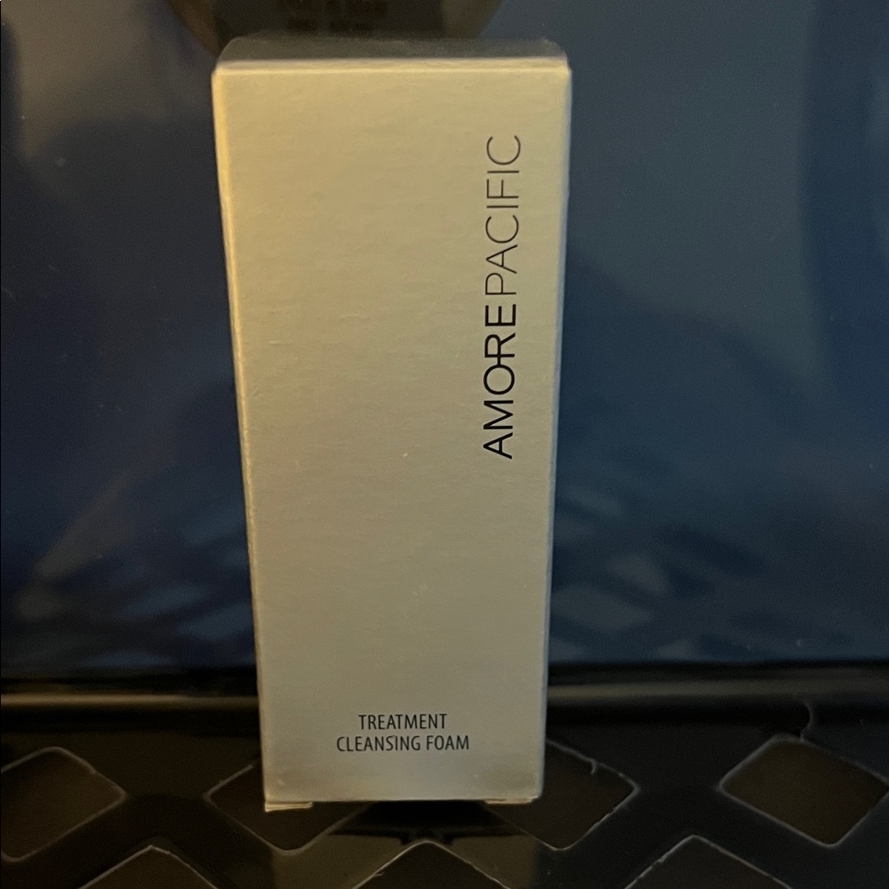 Amore Pacific Treatment Cleansing Foam - Silver